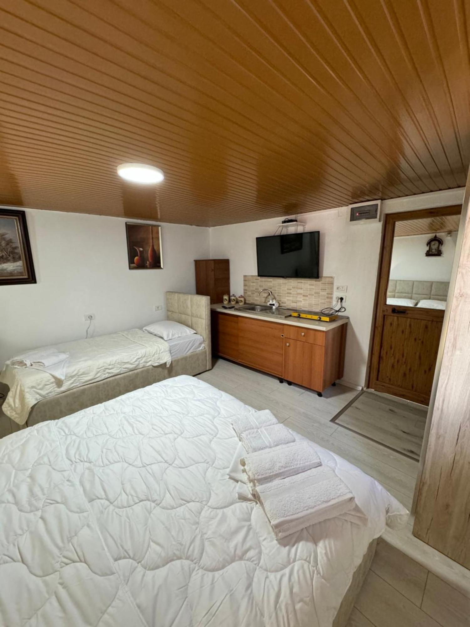 Lake Bliss Cabins Shkodër Dış mekan fotoğraf